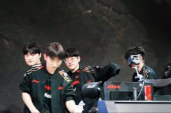 包含Scout在切尔西比赛中重要助攻，大比分获胜引发热议！赛场气氛高涨的词条