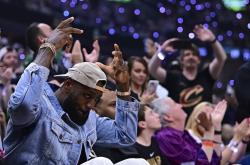 问鼎app克里夫兰骑士训练开放日，加时末段远射贴柱引欢呼，NBA季后赛在即，细节决定成败的简单介绍