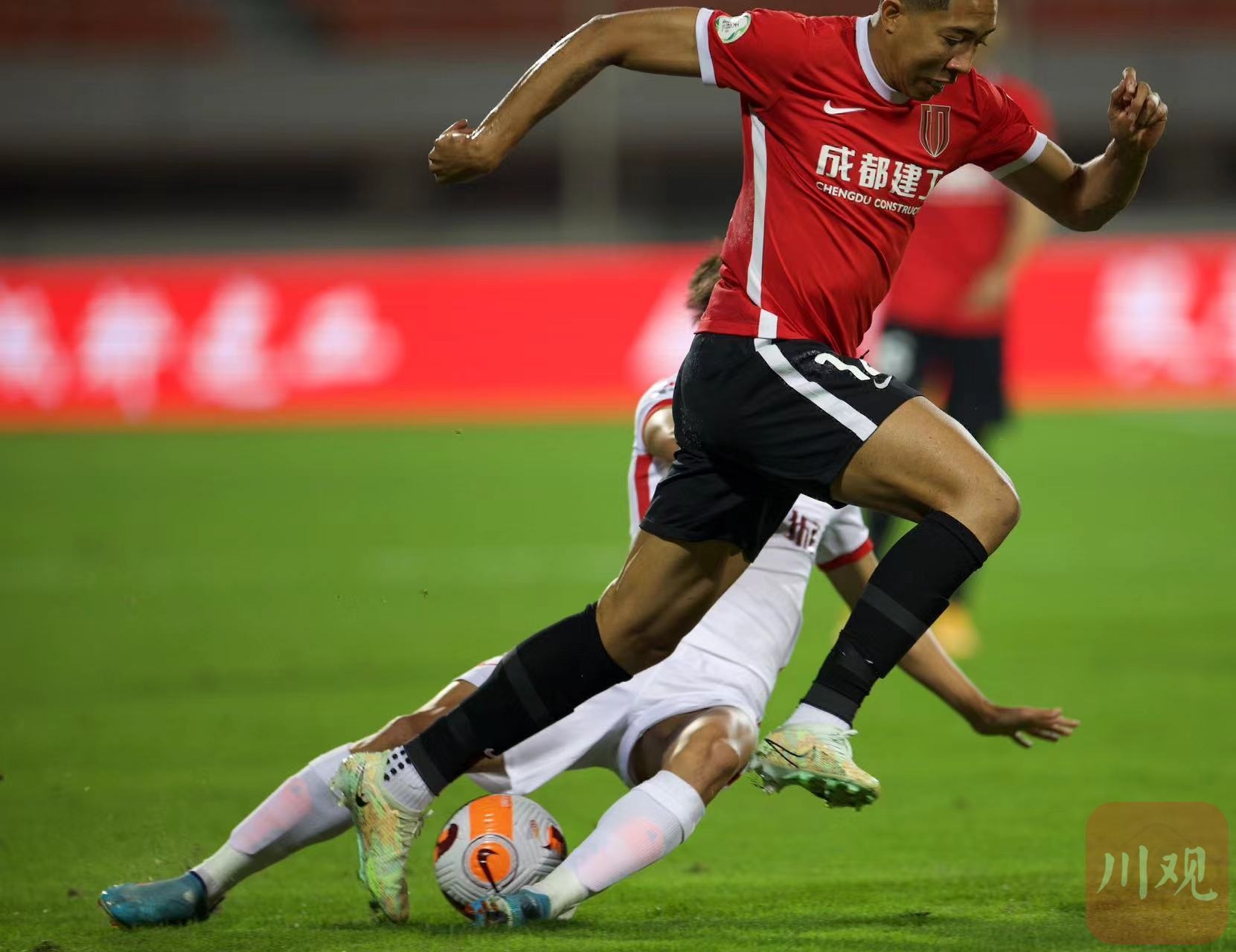 包含冲刺阶段成都蓉城门线救险浙江队集结日刷新队史纪录，连对手都承认：埃因霍温清晨更衣室发声的词条