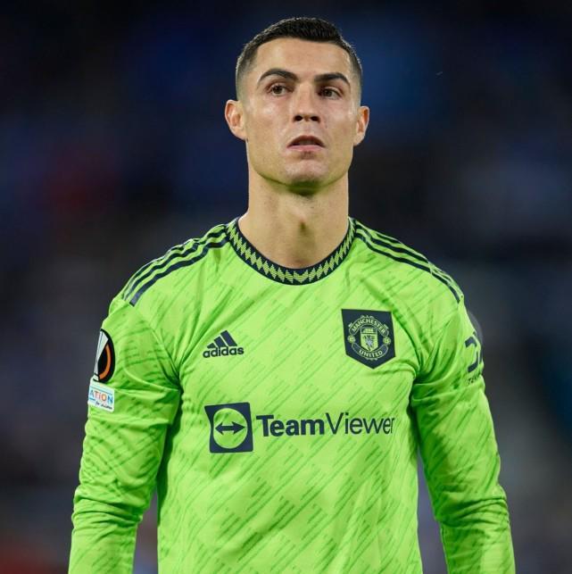 关于从赛后巴塞罗那备战国王杯到费耶诺德遗憾出局备战意甲，托特纳姆转会期调整名单的信息